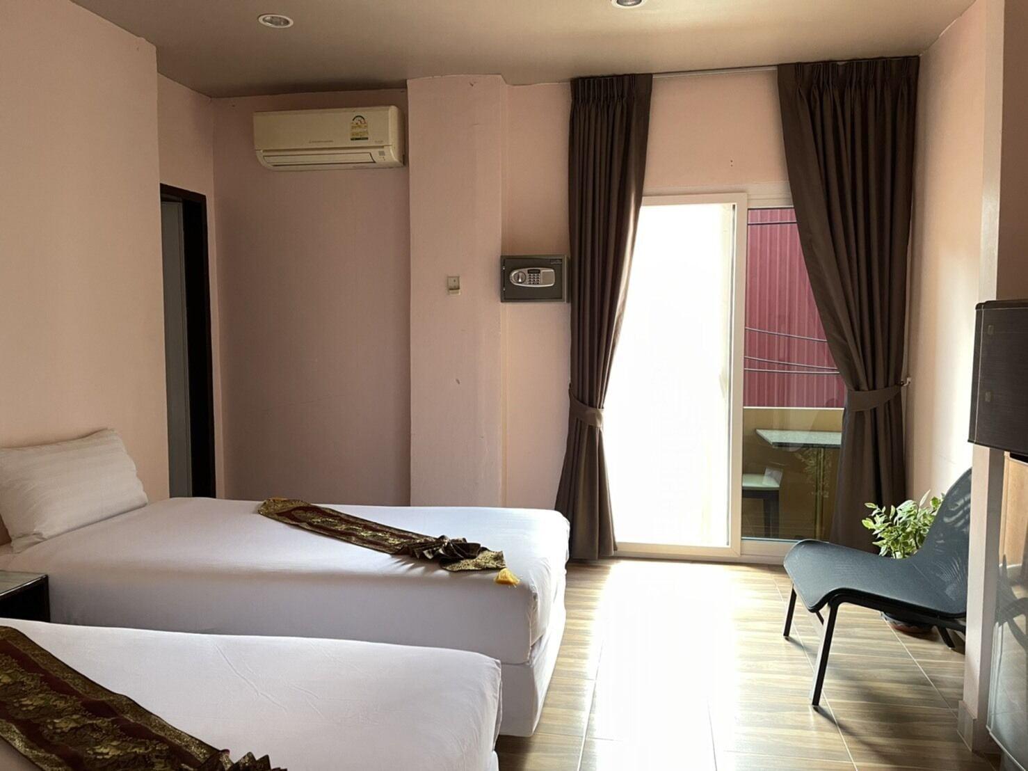 פאטאיה Sureena Hotel מראה חיצוני תמונה