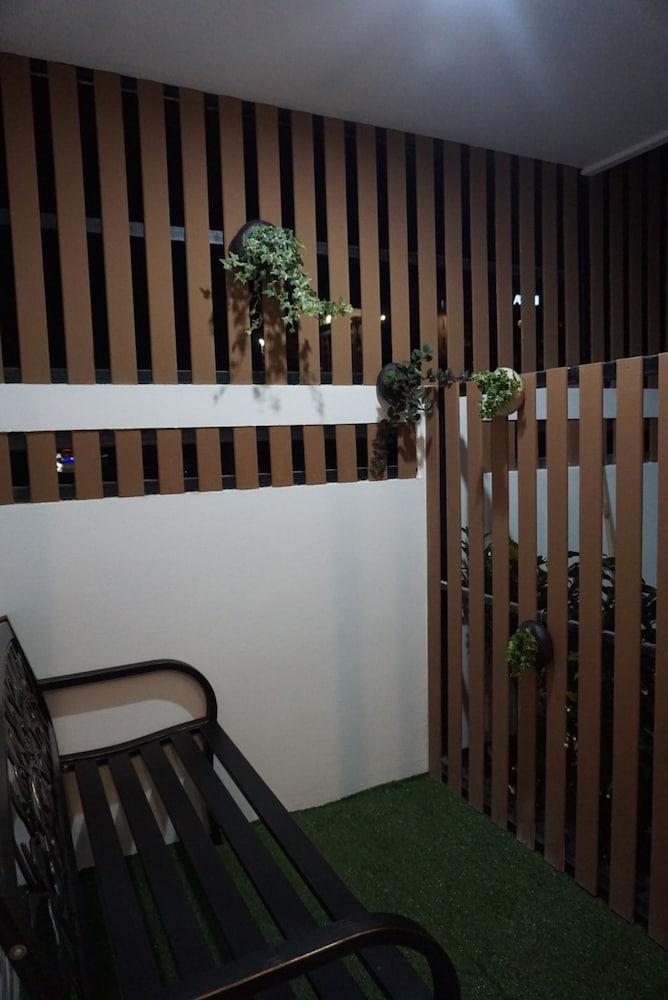 פאטאיה Sureena Hotel מראה חיצוני תמונה